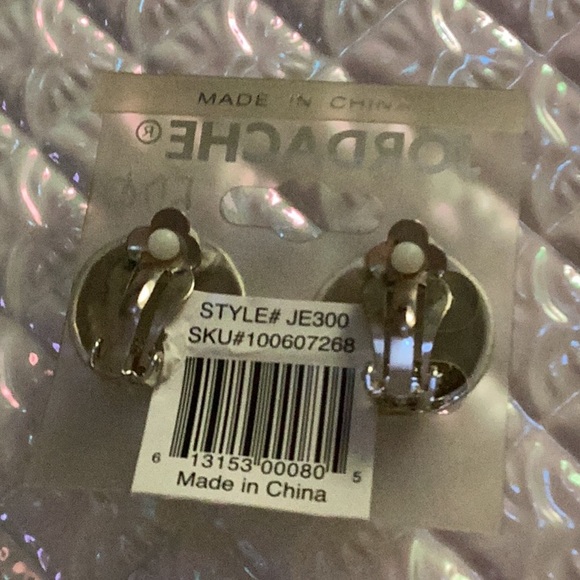 🦩NWT Awesome & So Fun To Wear  Clip Earrings Wardrobe Must Have 🦩 - Picture 7 of 9